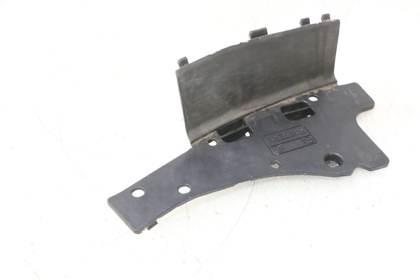 photo de COPERCHIO BATTERIA SUZUKI BURGMAN 125 (2007 - 2014) - Zoom sullo stato d'uso