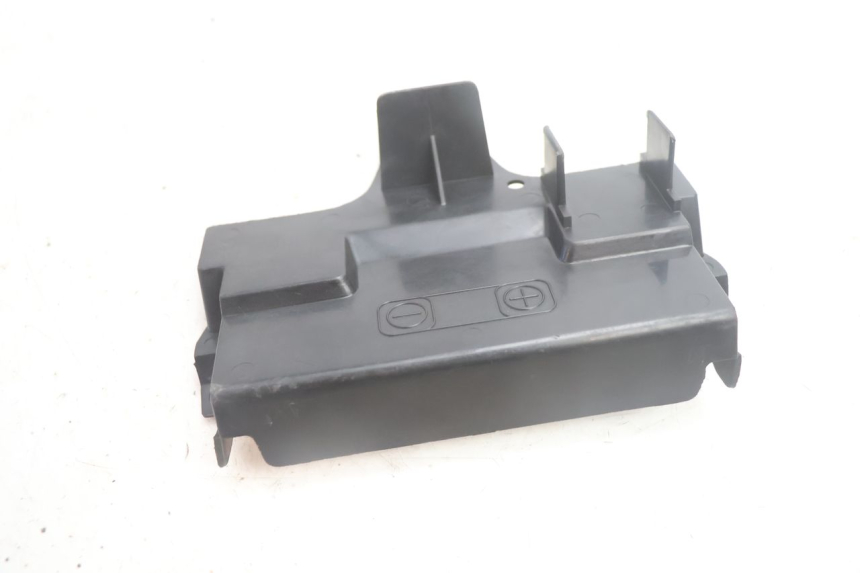 photo de BATTERIA COPERCHIO SUZUKI BURGMAN EXECUTIVE ABS 650 (2006 - 2012) - Dettaglio del componente