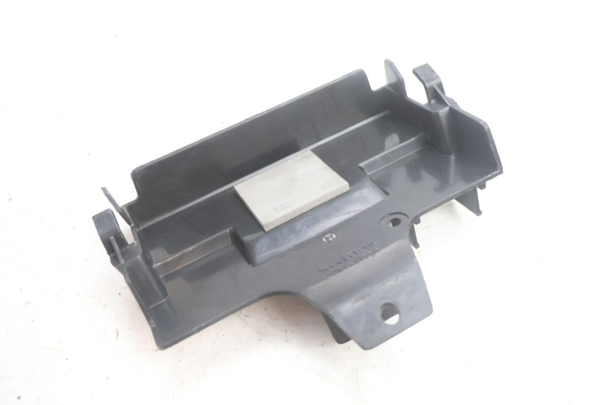 photo de BATTERIA COPERCHIO SUZUKI BURGMAN EXECUTIVE ABS 650 (2006 - 2012) - Zoom sullo stato d'uso