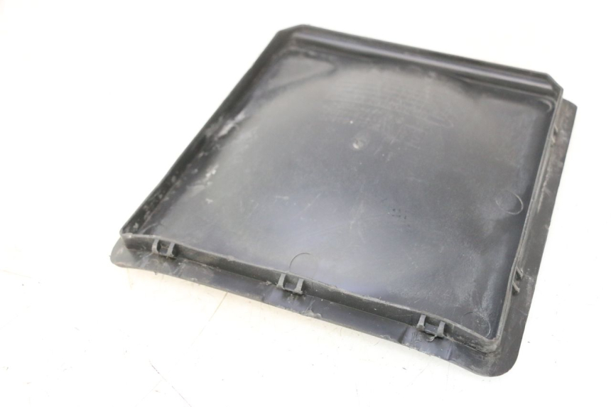 photo de BATTERIA COPERCHIO PEUGEOT CITYSTAR 125 (2011 - 2017) - Dettaglio del componente