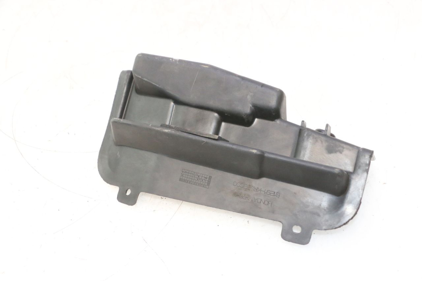 photo de COPERCHIO BATTERIA HONDA FES PANTHEON 125 (2003 - 2007) - Dettaglio del componente
