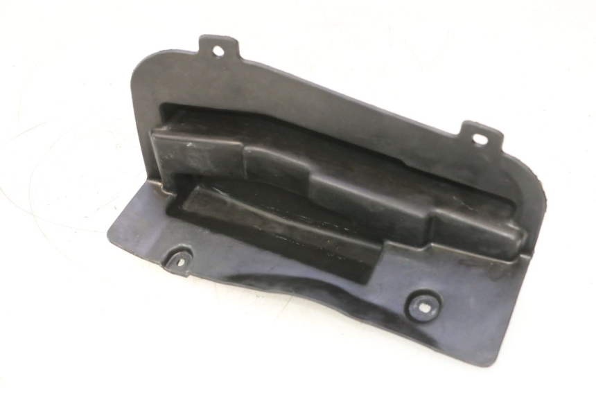 photo de COPERCHIO BATTERIA HONDA FES PANTHEON 125 (2003 - 2007) - Zoom sullo stato d'uso