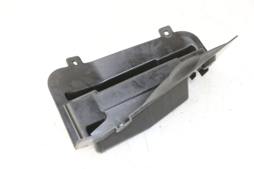 photo de COPERCHIO BATTERIA HONDA FES S-WING SWING ABS 125 (2007 - 2015) - Altra angolazione