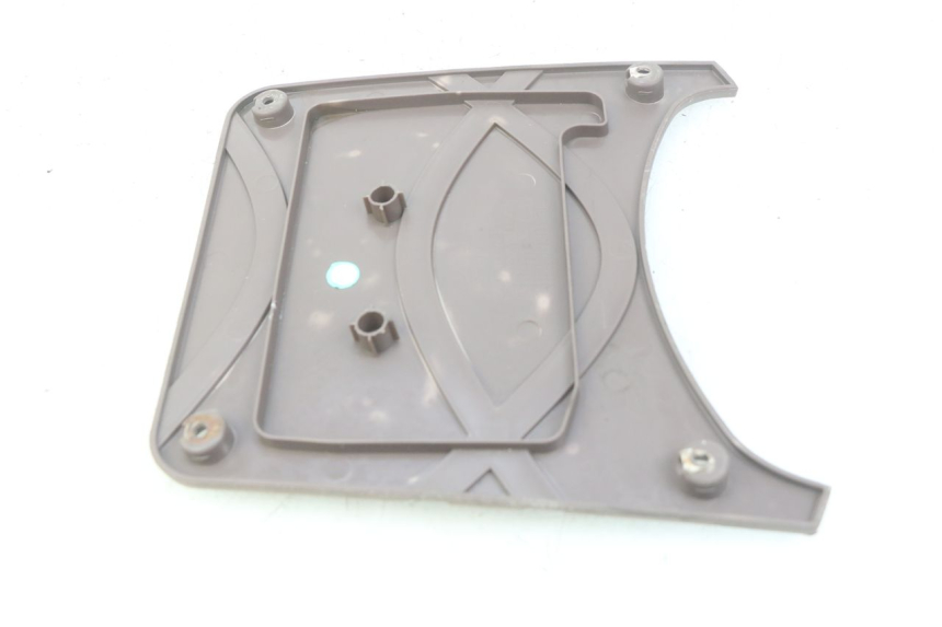 photo de COPERCHIO BATTERIA SYM FIDDLE 2 125 (2010 - 2013) - Dettaglio del componente