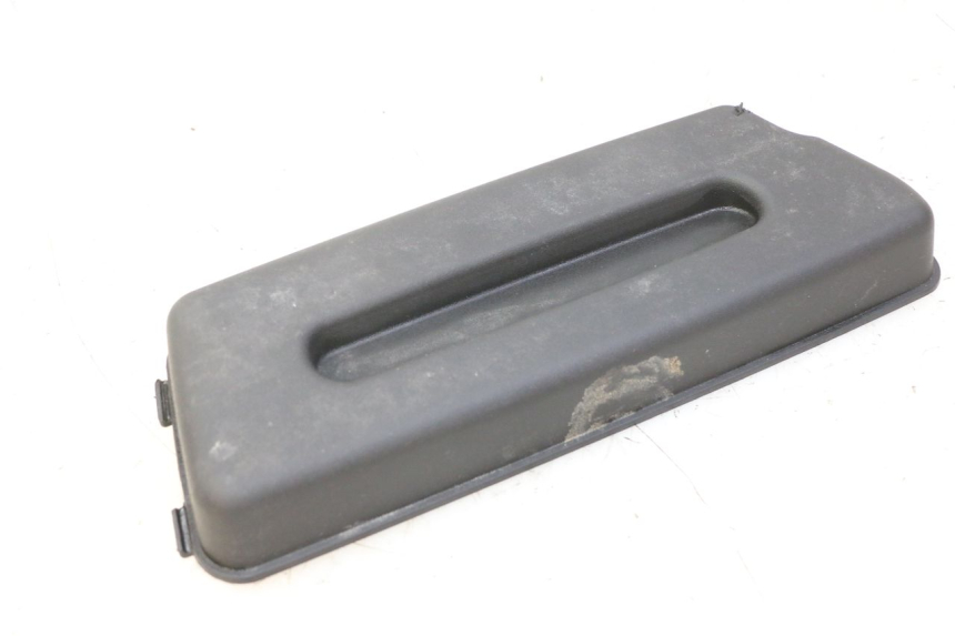 photo de COPERCHIO BATTERIA PIAGGIO FLY 2T 50 (2004 - 2017) - Primo piano tecnico