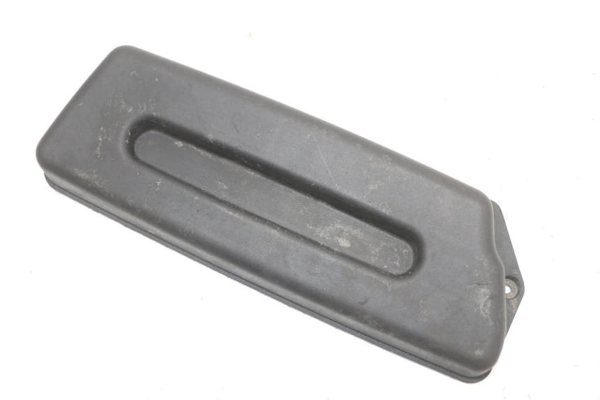 photo de BATTERIA COPERCHIO PIAGGIO FLY 4T 50 (2004 - 2010) - Dettaglio del componente