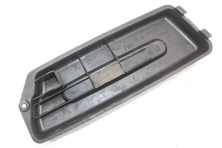 photo de BATTERIA COPERCHIO PIAGGIO FLY 4T 50 (2004 - 2010) - Zoom sullo stato d'uso