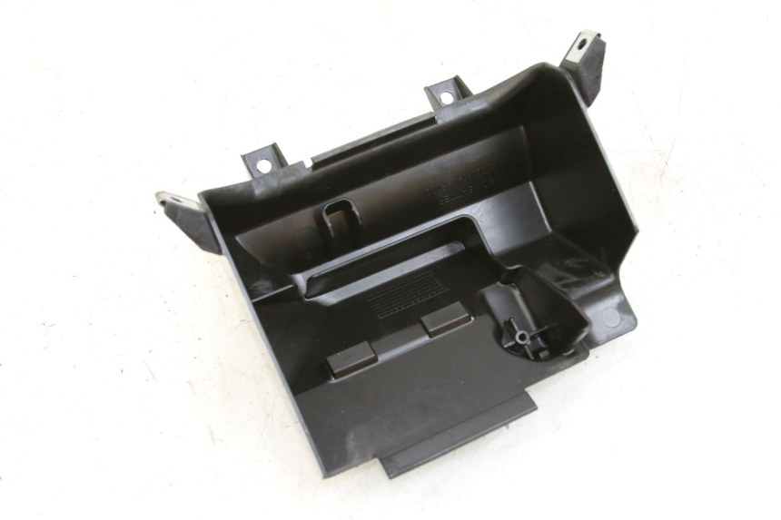 photo de COPERCHIO BATTERIA HONDA FORZA 125 (2015 - 2016) - Zoom sullo stato d'uso