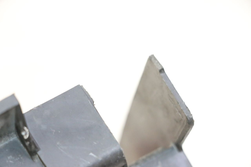 photo de BATTERIA COPERCHIO YAMAHA FZ6 FAZER S2 600 (2007 - 2011) - Dettaglio del componente