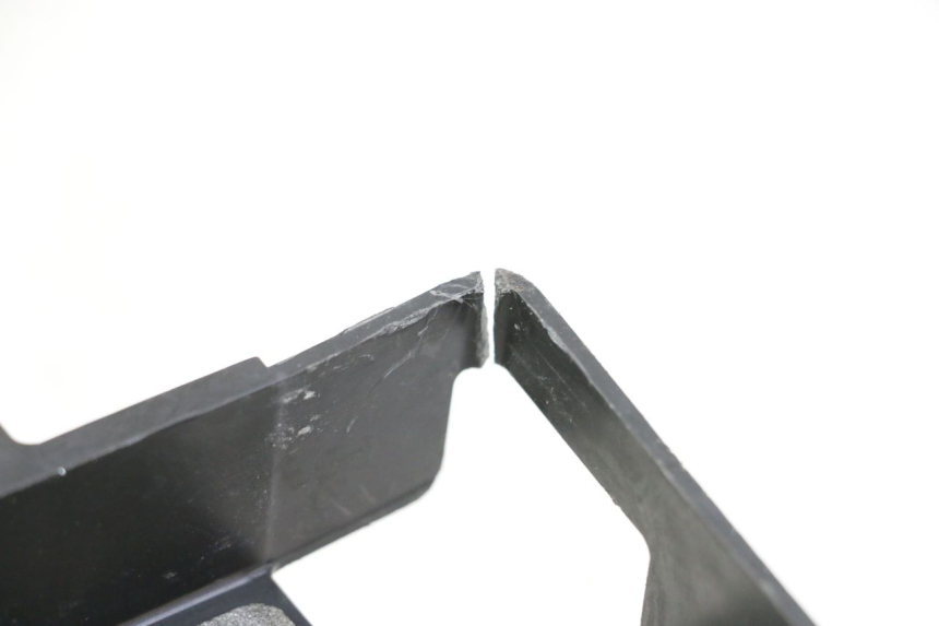 photo de BATTERIA COPERCHIO YAMAHA FZ6 FAZER S2 600 (2007 - 2011) - Altra angolazione