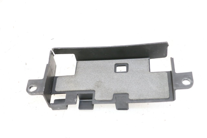 photo de BATTERIA COPERCHIO YAMAHA FZ6 FAZER S2 600 (2007 - 2011) - Primo piano tecnico