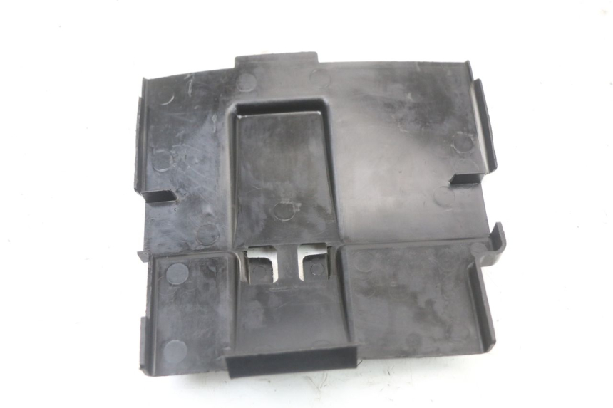 photo de BATTERIA COPERCHIO HONDA CBR F 1000 (1993 - 1996) - Primo piano tecnico