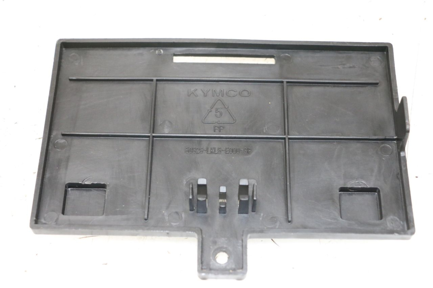 photo de COPERCHIO BATTERIA KYMCO K-PW K-PIPE 50 (2012 - 2017) - Dettaglio del componente