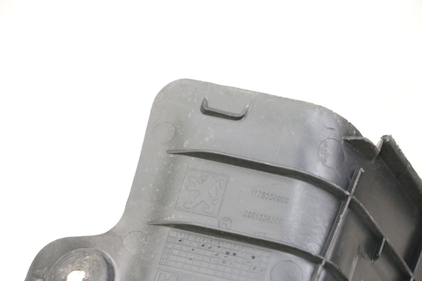 photo de COPERCHIO BATTERIA PEUGEOT KISBEE 2T 50 (2010 - 2017) - Dettaglio del componente