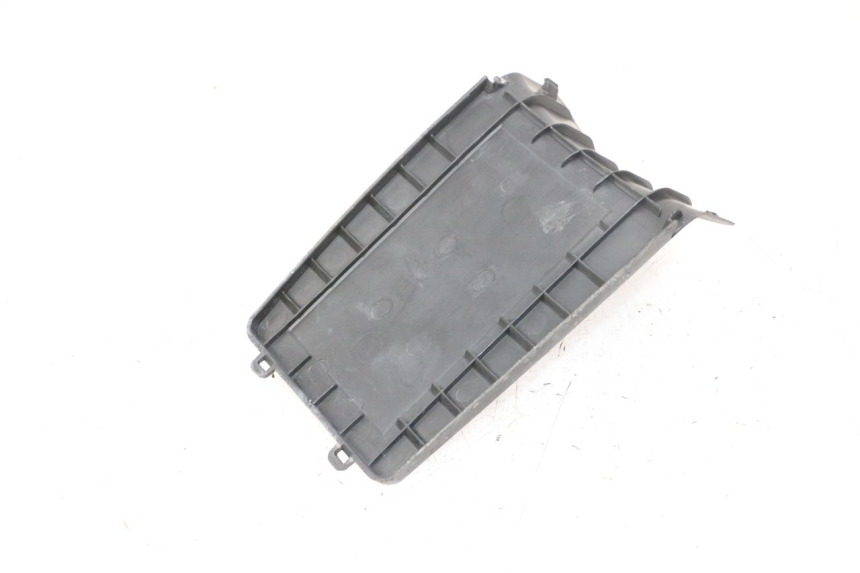 photo de COPERCHIO BATTERIA PEUGEOT KISBEE 2T 50 (2010 - 2017) - Zoom sullo stato d'uso