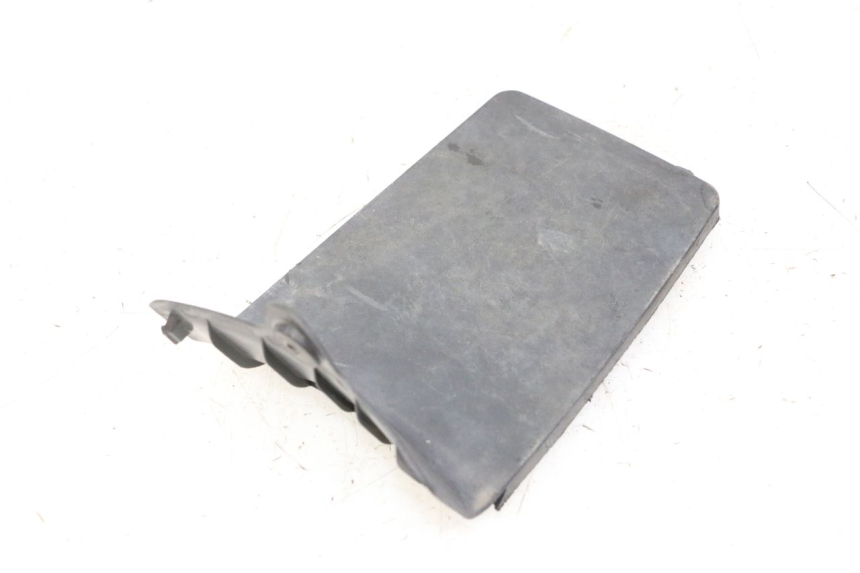 photo de COPERCHIO BATTERIA PEUGEOT KISBEE 2T 50 (2010 - 2017) - Primo piano tecnico