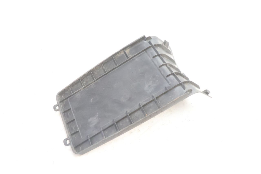 photo de COPERCHIO BATTERIA PEUGEOT KISBEE 2T 50 (2010 - 2017) - Stato della superficie e materiale