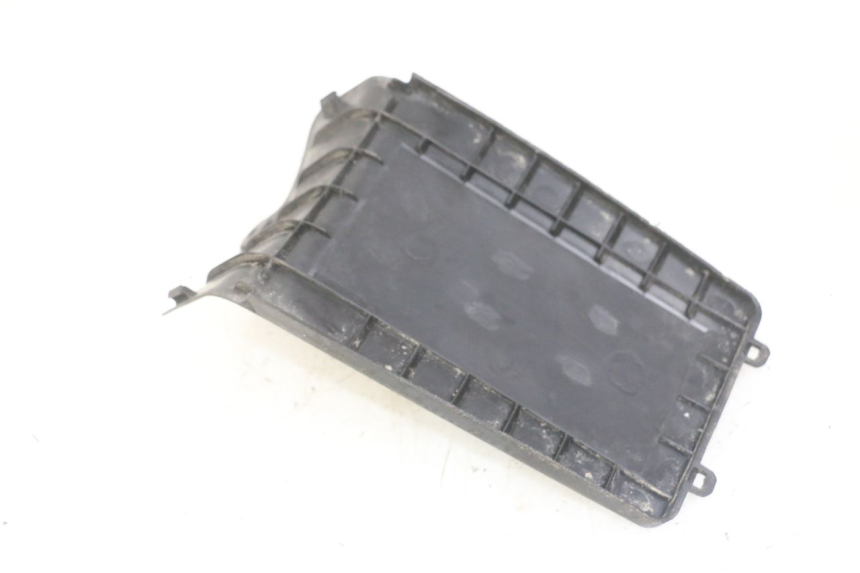 photo de COPERCHIO BATTERIA PEUGEOT KISBEE 4T 50 (2018 - 2022) - Dettaglio del componente