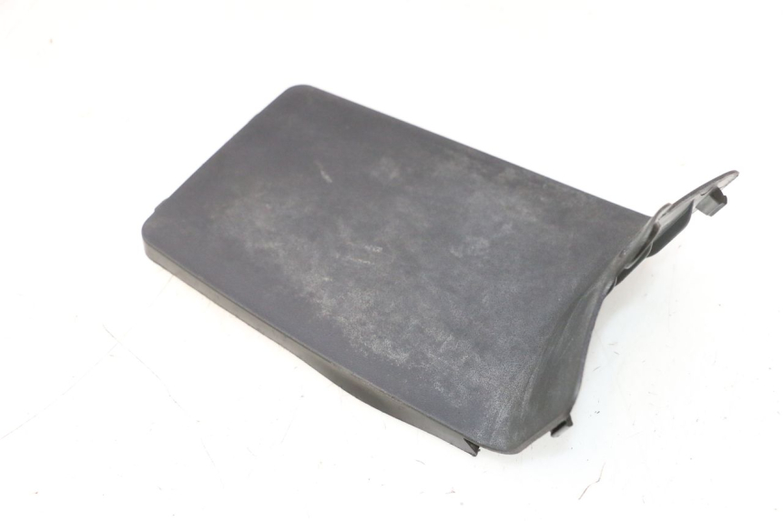 photo de BATTERIA COPERCHIO PEUGEOT KISBEE 4T 50 (2023 - 2026) - Dettagli dei punti di fissaggio