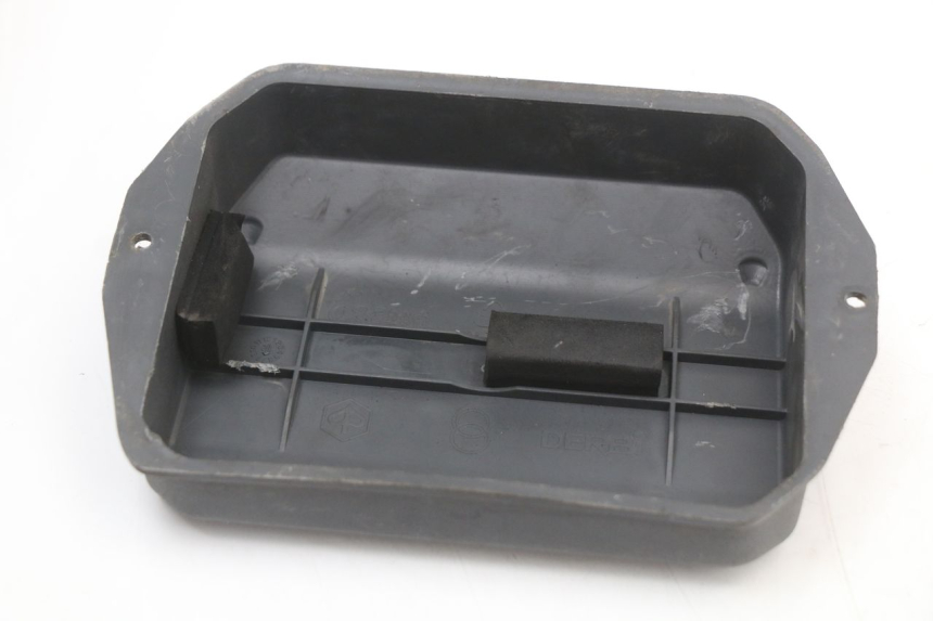 photo de BATTERIA COPERCHIO PIAGGIO LIBERTY 4T 50 (2018 - 2021) - Zoom sullo stato d'uso