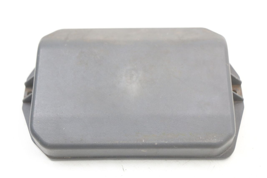 photo de COPERCHIO BATTERIA PIAGGIO LIBERTY 4T 50 (2004 - 2008) - Dettaglio del componente