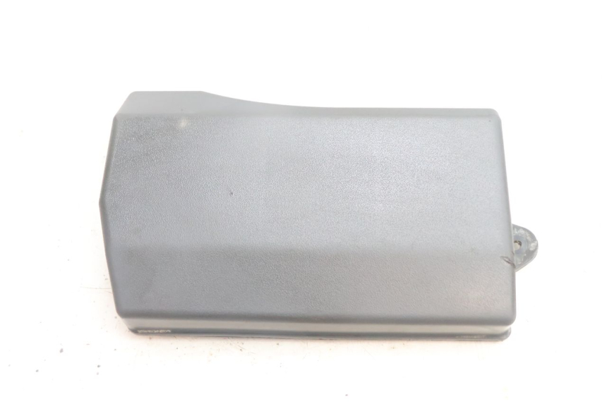 photo de BATTERIA COPERCHIO PIAGGIO LIBERTY 125 (1998 - 2008) - Dettaglio del componente