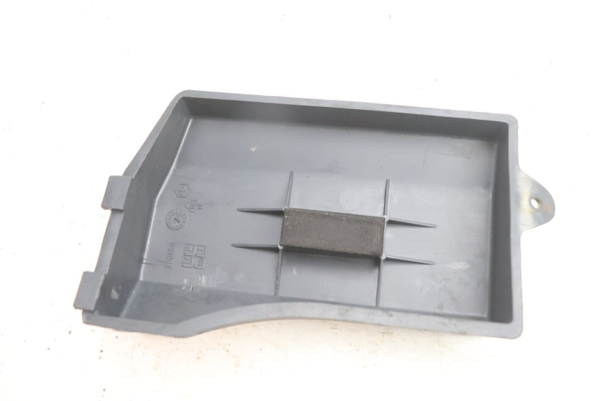 photo de BATTERIA COPERCHIO PIAGGIO LIBERTY 125 (1998 - 2008) - Zoom sullo stato d'uso