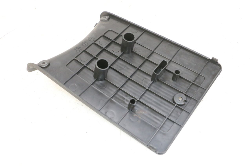 photo de COPERCHIO BATTERIA KYMCO LIKE 125 (2009 - 2016) - Altra angolazione