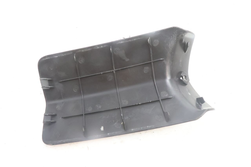 photo de BATTERIA COPERCHIO PEUGEOT LUDIX BLASTER 50 (2006 - 2014) - Primo piano tecnico