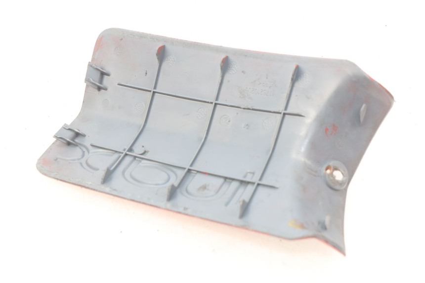 photo de COPERCHIO BATTERIA PEUGEOT LUDIX 50 (2008 - 2017) - Dettaglio del componente