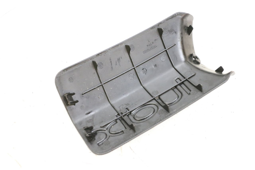 photo de COPERCHIO DELLA BATTERIA PEUGEOT LUDIX 50 (2005 - 2007) - Zoom sullo stato d'uso