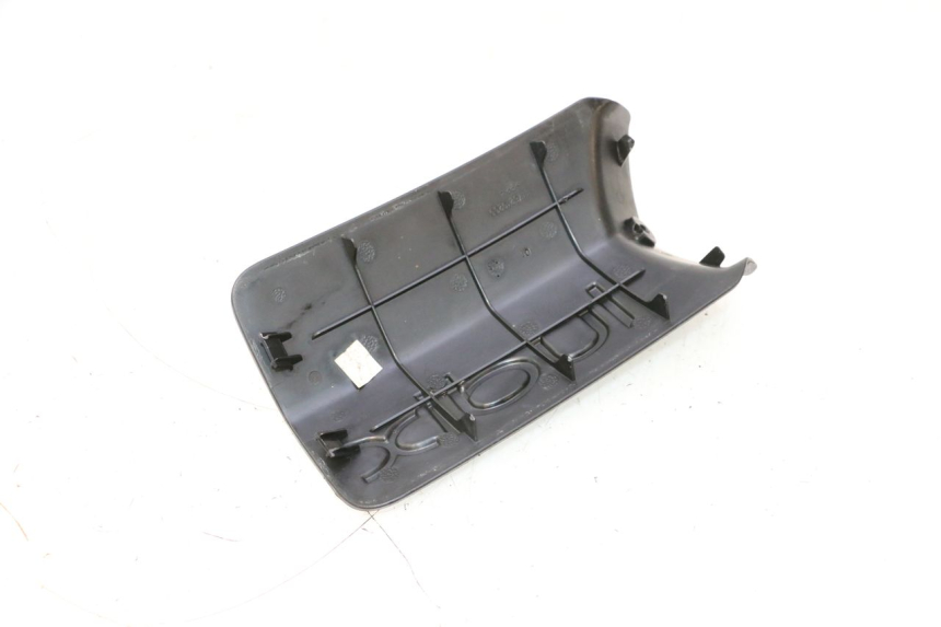photo de COPERCHIO BATTERIA PEUGEOT LUDIX 50 (2008 - 2017) - Zoom sullo stato d'uso