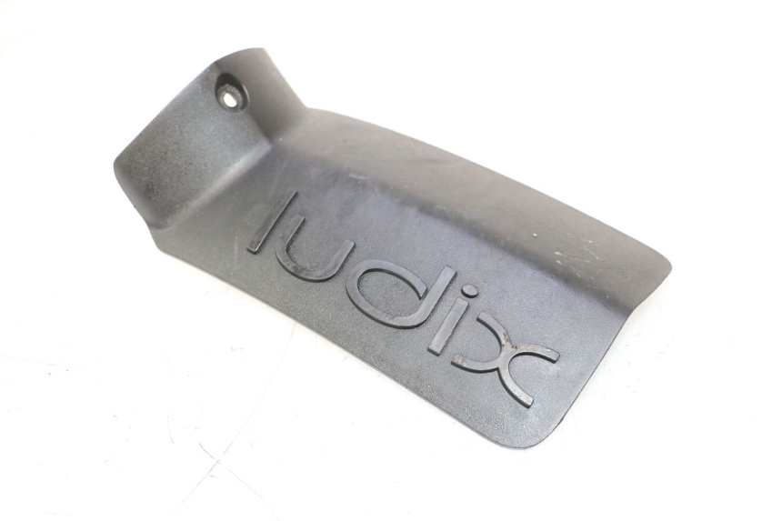 photo de COPERCHIO BATTERIA PEUGEOT LUDIX 50 (2008 - 2017) - Primo piano tecnico
