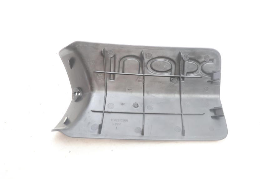 photo de COPERCHIO DELLA BATTERIA PEUGEOT LUDIX 50 (2005 - 2007) - Altra angolazione