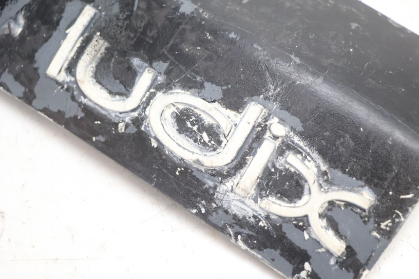photo de BATTERIA COPERCHIO PEUGEOT LUDIX ONE 50 (2004 - 2006) - Dettaglio del componente