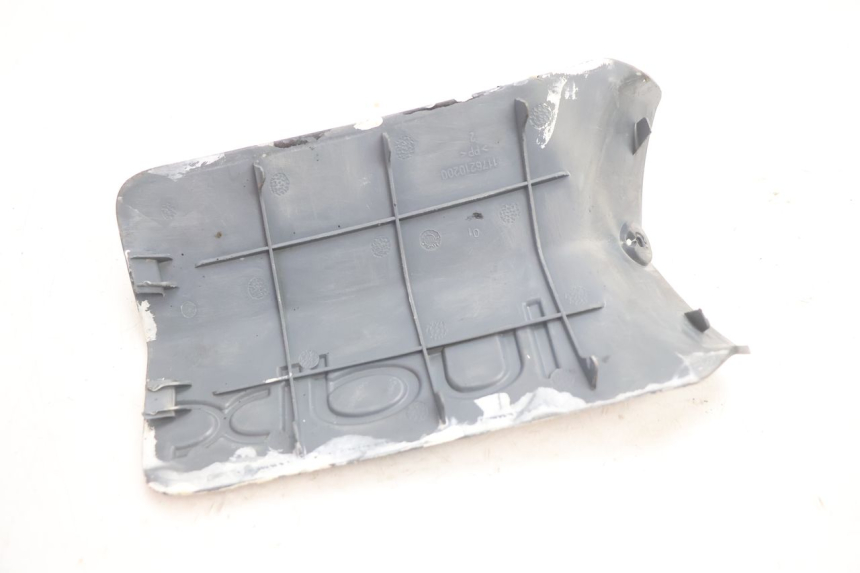 photo de BATTERIA COPERCHIO PEUGEOT LUDIX ONE 50 (2004 - 2006) - Altra angolazione