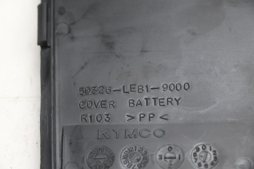 photo de BATTERIA COPERCHIO KYMCO MOVIE S 125 (2009 - 2018) - Ricambio usato controllato