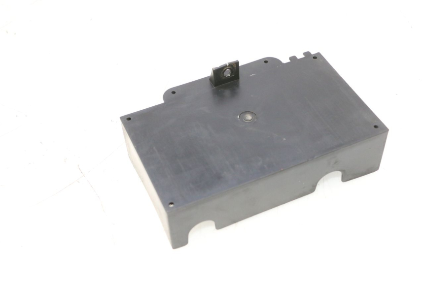 photo de BATTERIA COPERCHIO KYMCO MOVIE S 125 (2009 - 2018) - Marcature e riferimenti originali