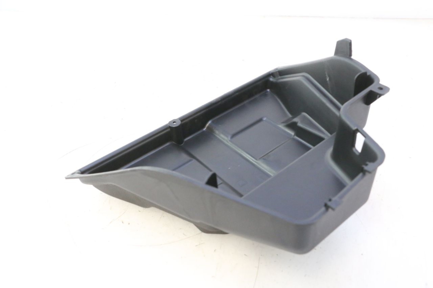 photo de BATTERIA COPERCHIO PIAGGIO MP3 HPE 530 (2022 - 2026) - Dettaglio del componente