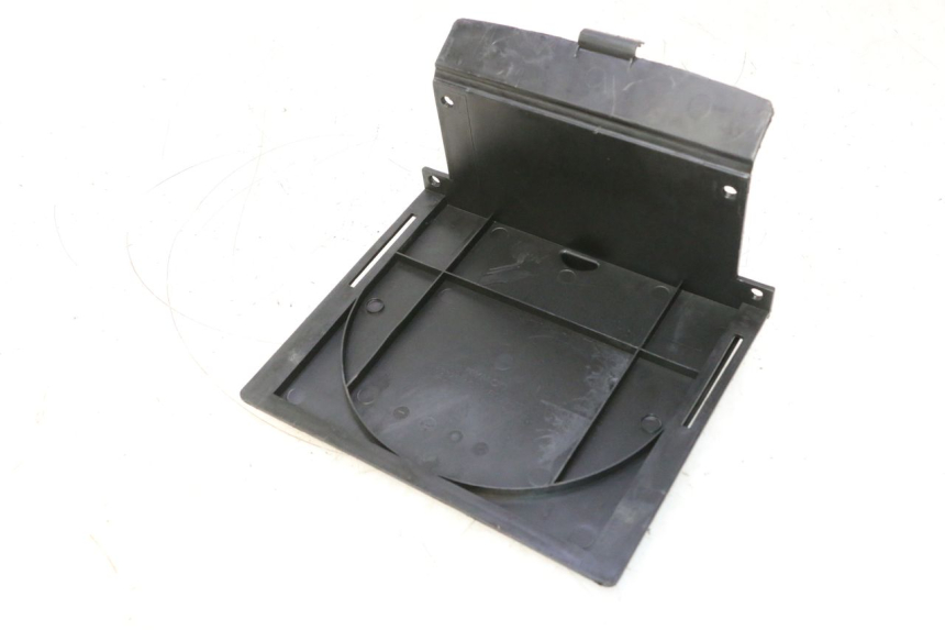 photo de BATTERIA COPERCHIO KYMCO LIKE 4T 50 (2019 - 2025) - Altra angolazione