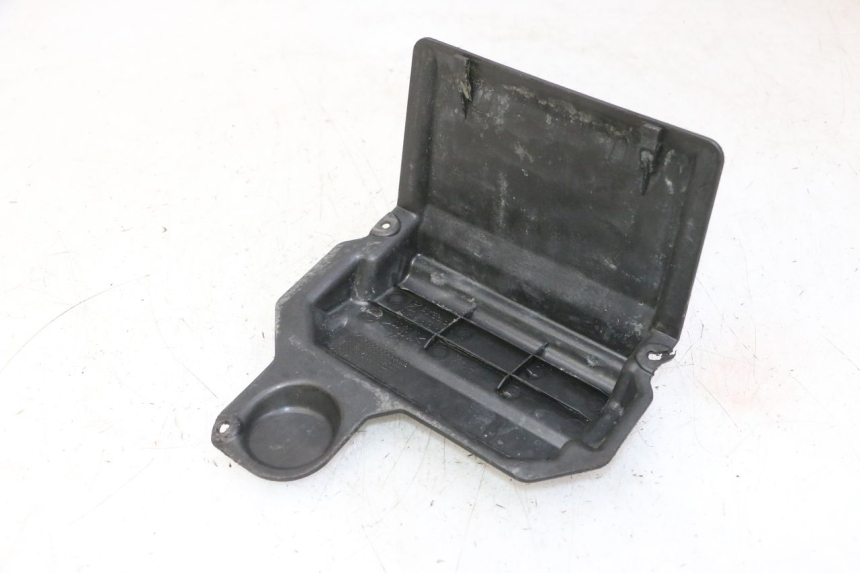 photo de COPERCHIO BATTERIA PIAGGIO NEW TYPHOON 50 (2010 - 2017) - Zoom sullo stato d'uso