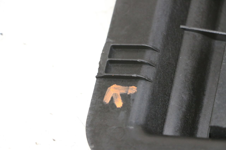 photo de COPERCHIO BATTERIA PIAGGIO NEW TYPHOON 50 (2018 - 2021) - Primo piano tecnico