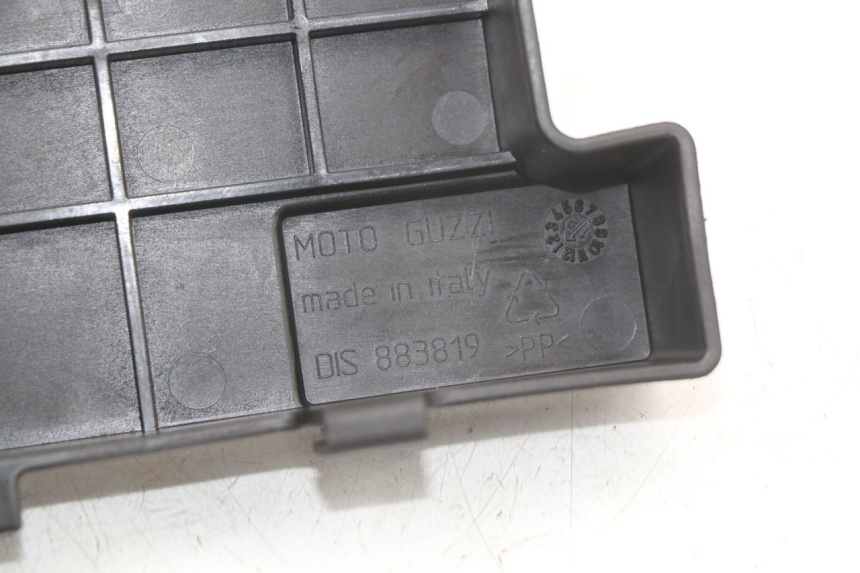 photo de BATTERIA COPERCHIO MOTO GUZZI NORGE 8V GT 1200 (2011 - 2016) - Altra angolazione