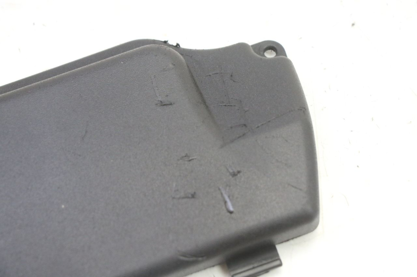 photo de BATTERIA COPERCHIO PIAGGIO NRG POWER PUREJET 50 (2018 - 2021) - Zoom sullo stato d'uso