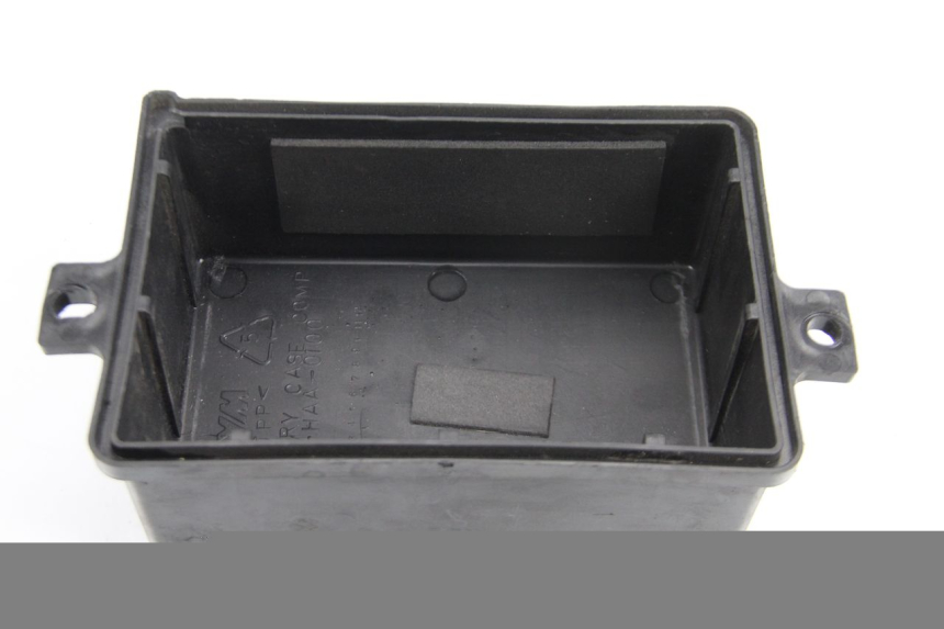 photo de BATTERIA COPERCHIO SYM ORBIT III 3 4T 50 (2021 - 2025) - Zoom sullo stato d'uso