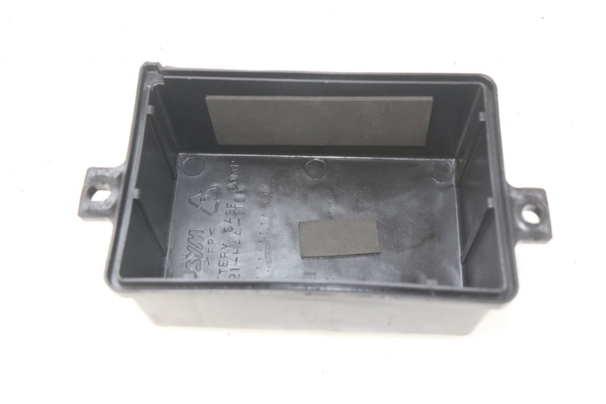 photo de COPERCHIO BATTERIA SYM ORBIT III 3 4T 50 (2018 - 2021) - Dettaglio del componente