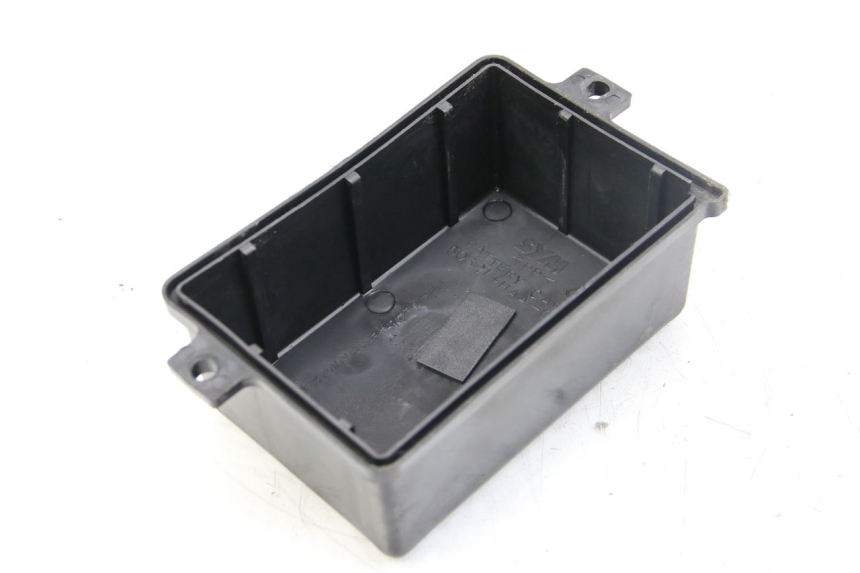 photo de BATTERIA COPERCHIO SYM ORBIT III 3 4T 50 (2021 - 2025) - Zoom sullo stato d'uso