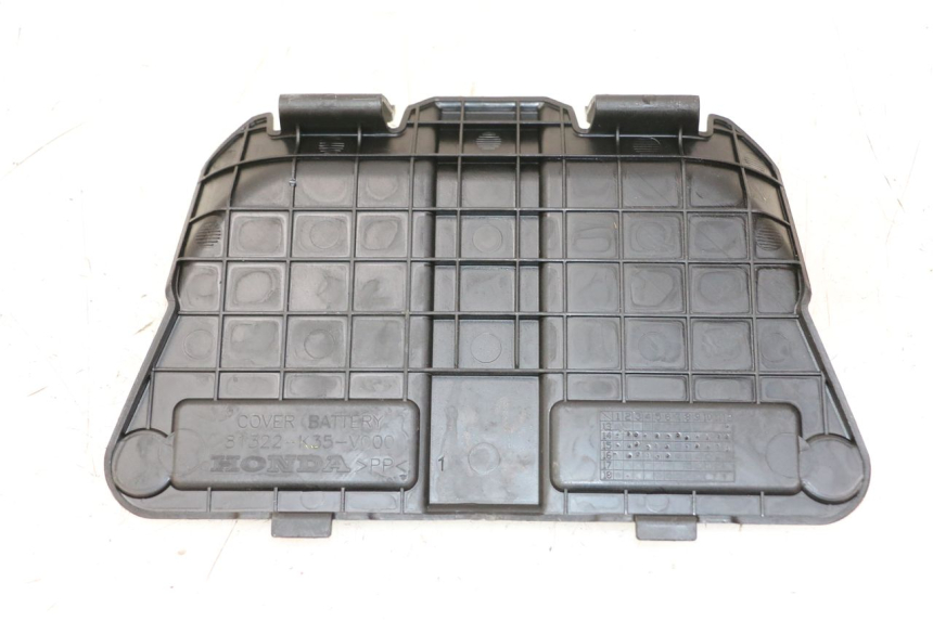 photo de BATTERIA COPERCHIO HONDA PCX (JF57/JF64) 125 (2014 - 2018) - Vista principale