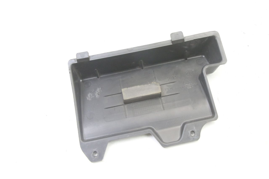 photo de COPERCHIO BATTERIA PIAGGIO ZIP 4T 50 (2018 - 2020) - Zoom sullo stato d'uso