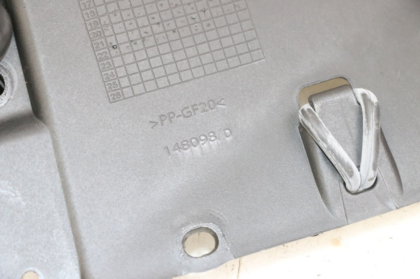 photo de BATTERIA COPERCHIO ROYAL ENFIELD CONTINENTAL GT 650 (2019 - 2024) - Dettaglio del componente